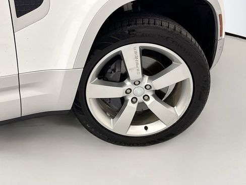 Used 2023 Land Rover Defender 130 First Edition image 31