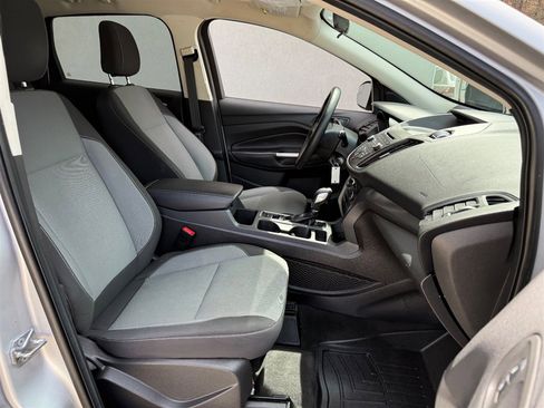 Used 2018 Ford Escape SE image 5