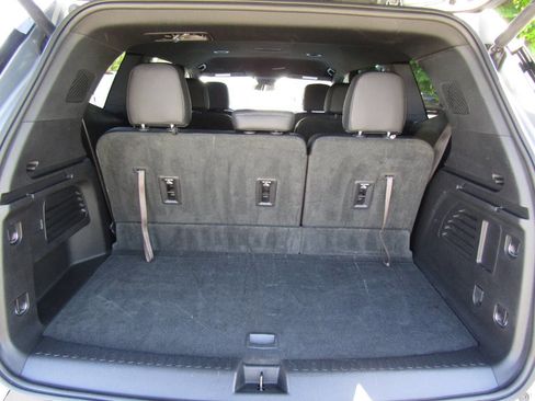 Used 2025 GMC Acadia Elevation w/ Elevation Premium Package AWD/4WD image 24