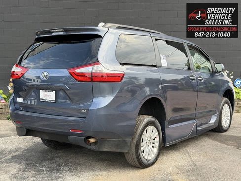 Used 2015 Toyota Sienna XLE FWD image 4
