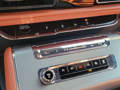 Certified 2025 Lincoln Aviator Reserve w/ Jet Appearance Package AWD/4WD image 30