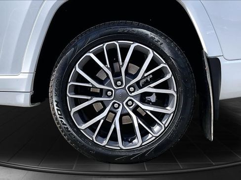 Used 2024 Jeep Grand Cherokee L Summit AWD/4WD image 35