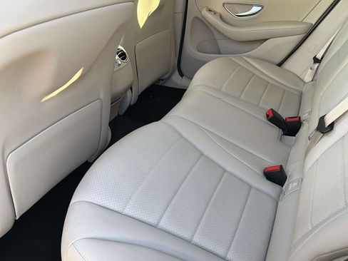 Used 2020 Mercedes-Benz GLC 300 4MATIC image 29