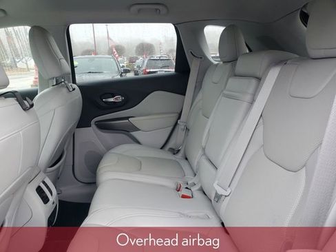 Used 2019 Jeep Cherokee Overland w/ Technology Group image 39