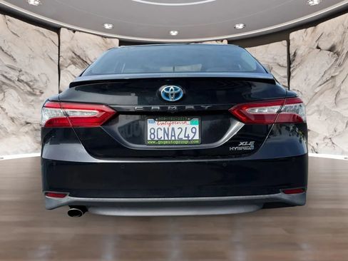 Used 2018 Toyota Camry XLE FWD image 7