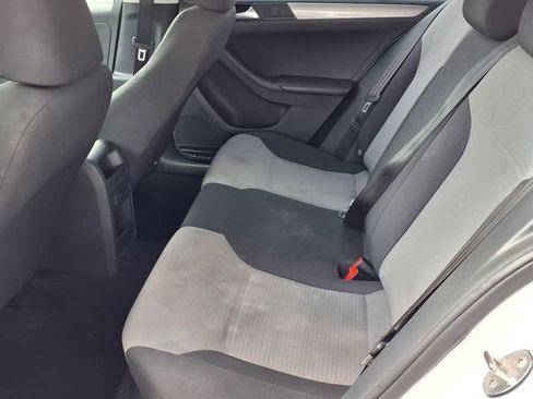 Used 2017 Volkswagen Jetta S image 10