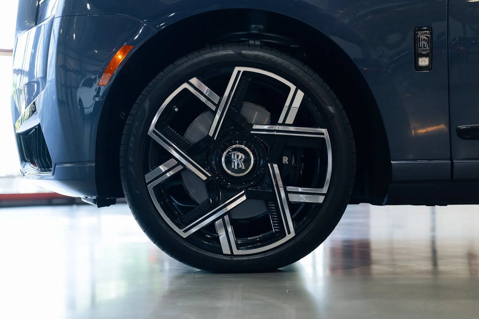 Used 2025 Rolls-Royce Cullinan Black Badge AWD/4WD image 14