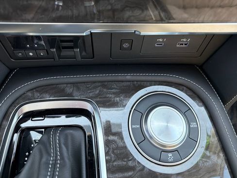 Used 2024 Nissan Armada Platinum w/ Cargo Package image 31