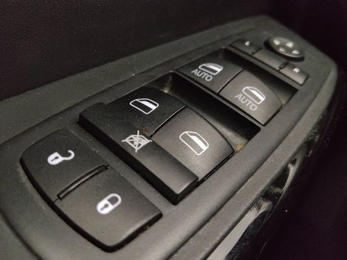 Used 2021 Jeep Cherokee Latitude Plus FWD image 27