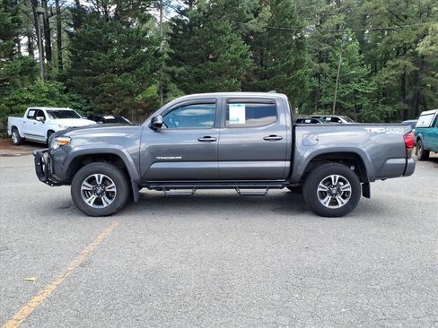 Used 2018 Toyota Tacoma TRD Sport AWD/4WD image 35