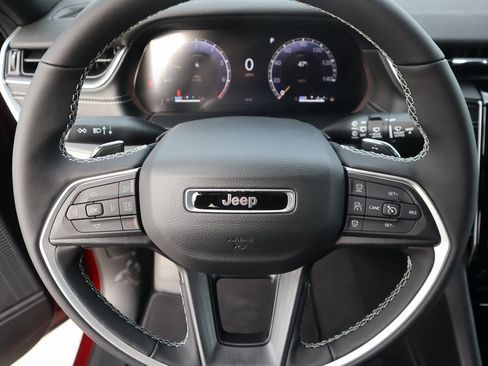 New 2025 Jeep Grand Cherokee Altitude image 3