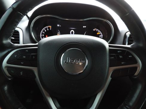 Used 2021 Jeep Grand Cherokee Laredo X AWD/4WD image 26