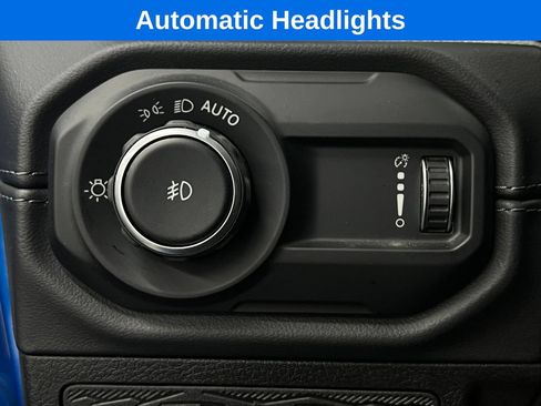 Used 2024 Jeep Wrangler Unlimited Sahara w/ Technology Group AWD/4WD image 17