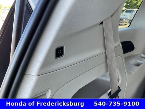 Used 2024 Chrysler Pacifica Touring-L FWD image 19