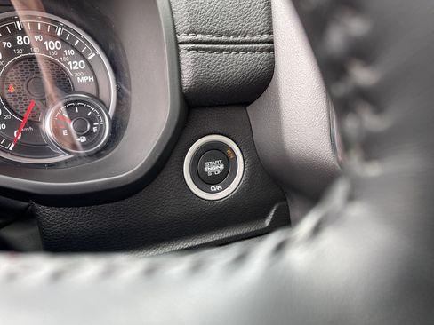 Used 2024 RAM 1500 Laramie image 25