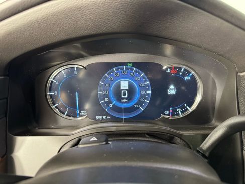 Used 2018 Cadillac Escalade Luxury w/ LPO, Radiant Package image 14