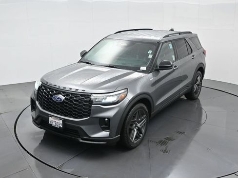 Used 2025 Ford Explorer ST-Line w/ ST-Line Street Pack image 53