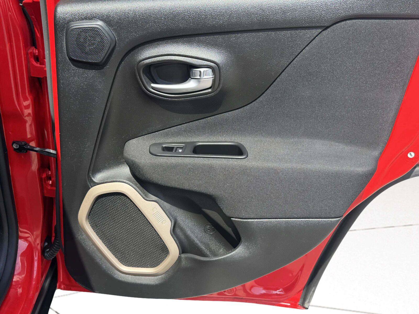 Used 2015 Jeep Renegade Latitude w/ Popular Equipment Group FWD image 40