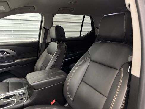 Used 2021 Chevrolet Traverse LT image 11