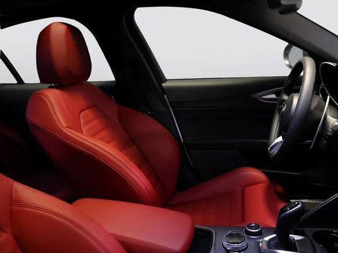 New 2025 Alfa Romeo Giulia AWD image 11