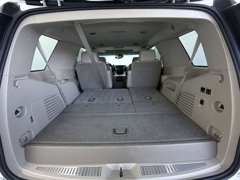 Used 2016 Cadillac Escalade Luxury image 37