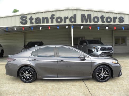 Used 2023 Toyota Camry SE AWD/4WD image 1