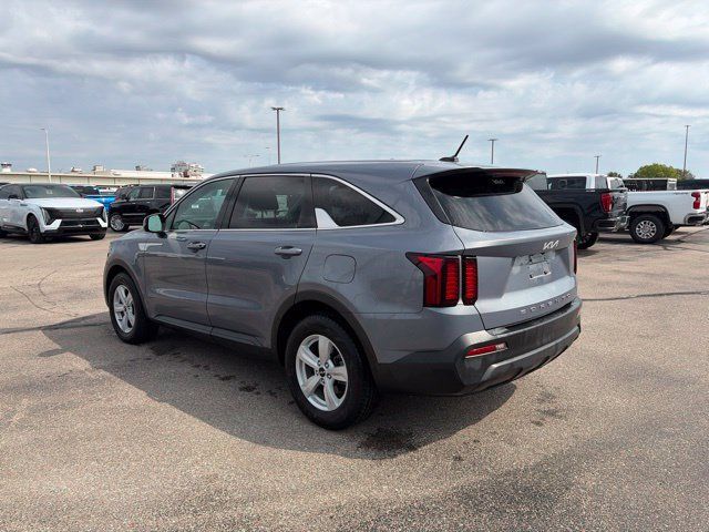 Used 2022 Kia Sorento LX FWD image 5