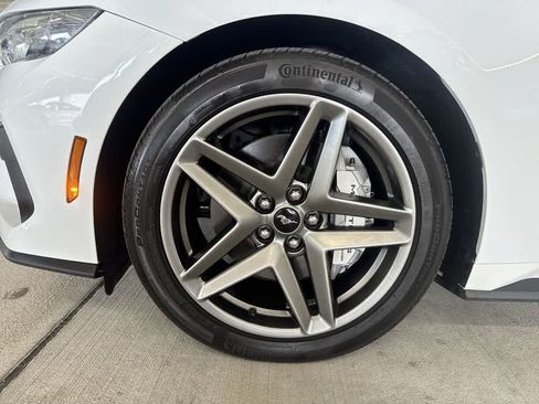 Used 2025 Ford Mustang GT RWD image 10