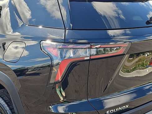 Used 2025 Chevrolet Equinox LT FWD image 37