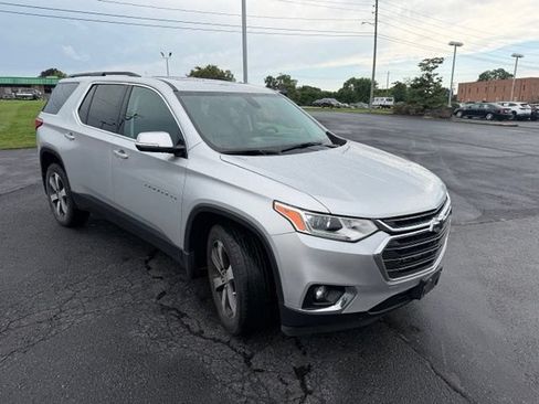 Used 2019 Chevrolet Traverse LT w/ LT Premium Package AWD/4WD image 4