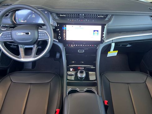 New 2026 Jeep Grand Cherokee Limited AWD/4WD image 13