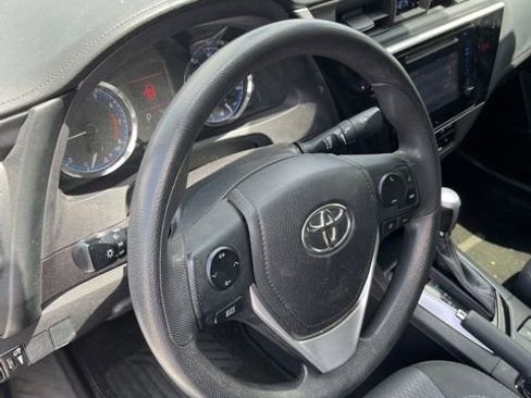 Used 2018 Toyota Corolla LE w/ Carpet Mat Package (TMS) FWD image 13