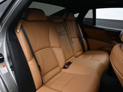 Used 2025 Lexus LS 500 w/ Accessory Package (Z1) RWD image 16
