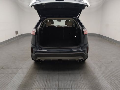 Used 2019 Ford Edge Titanium w/ Cold Weather Package AWD/4WD image 29