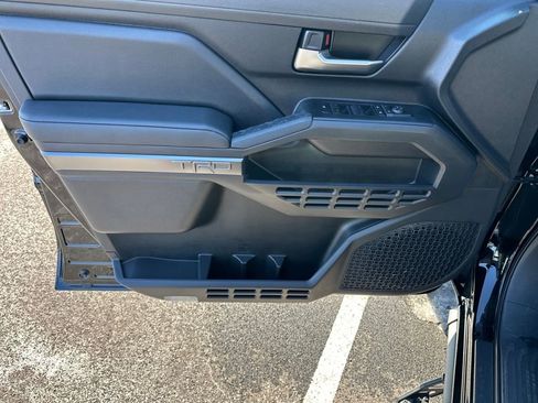 Used 2025 Toyota Tacoma TRD Sport w/ TRD Sport Upgrade Package image 19