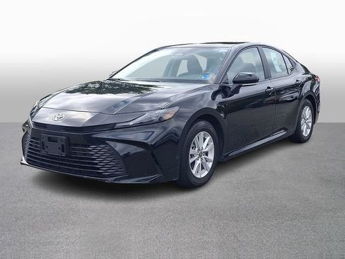 Used 2025 Toyota Camry LE FWD image 1