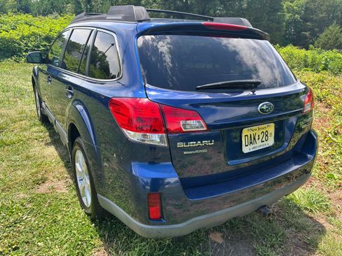 Used 2010 Subaru Outback 2.5i Premium AWD/4WD image 7