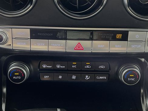 Used 2018 Kia Stinger Premium image 26