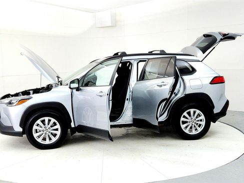 Certified 2023 Toyota Corolla Cross LE w/ Moonroof Package image 10