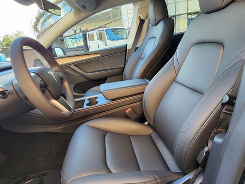 Used 2024 Tesla Model Y Long Range image 45