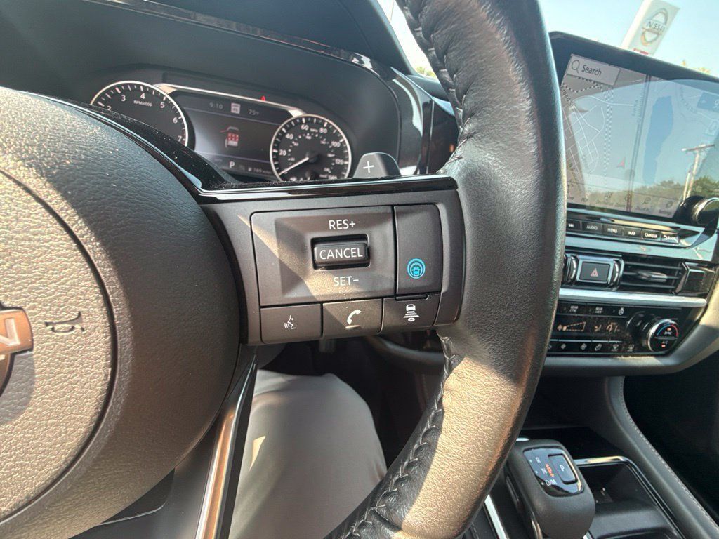 Used 2023 Nissan Pathfinder SL w/ Black Appearance Package AWD/4WD image 18