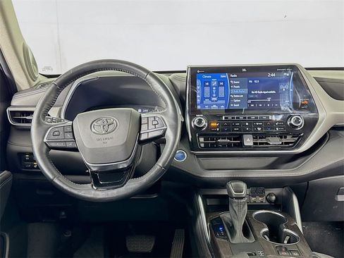 Used 2021 Toyota Highlander Platinum image 12