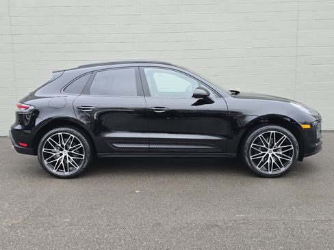 Certified 2025 Porsche Macan image 10