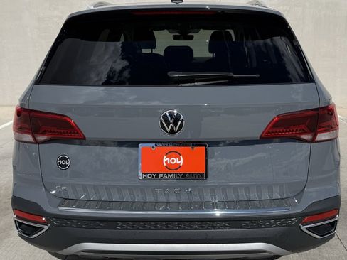 Certified 2024 Volkswagen Taos SE image 4