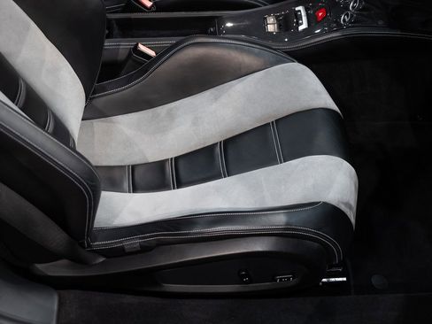 Certified 2014 Ferrari 458 Spider Base image 40