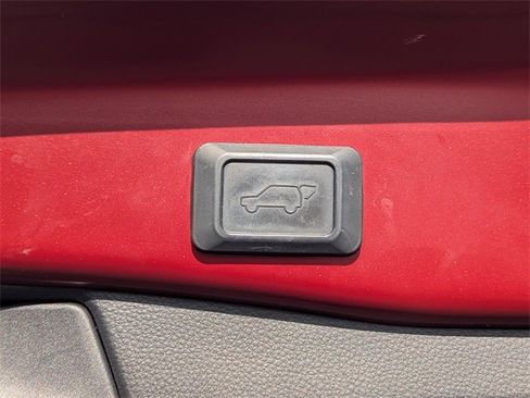 Used 2020 Toyota RAV4 XLE Premium image 13