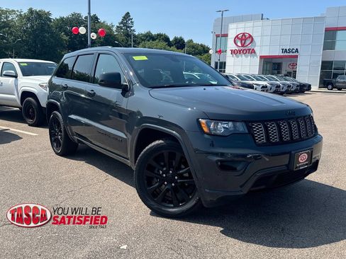 Used 2018 Jeep Grand Cherokee Altitude AWD/4WD image 1