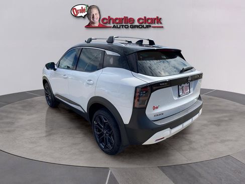New 2026 Nissan Kicks SR w/ Cold Weather Package FWD image 4