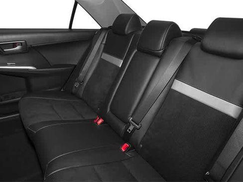 Used 2014 Toyota Camry L image 17