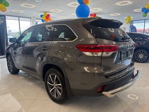 Used 2017 Toyota Highlander XLE AWD/4WD image 10